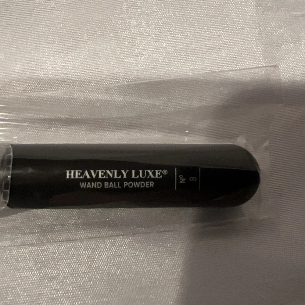 IT Cosmetics #8 Heavenly Luxe Wand Ball Large Flawless Perfect Shape powderbrush